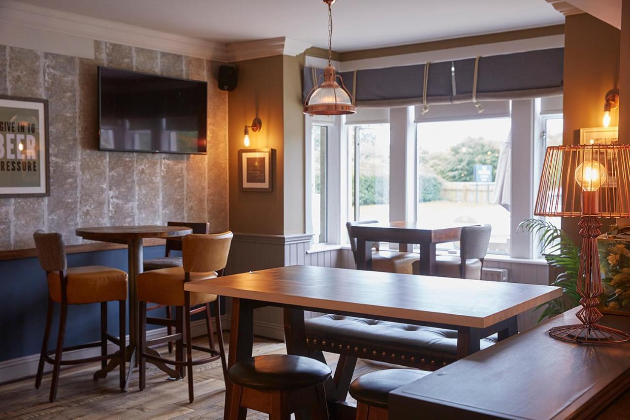 The Churchill By Greene King Inns Royal Wootton Bassett Kültér fotó