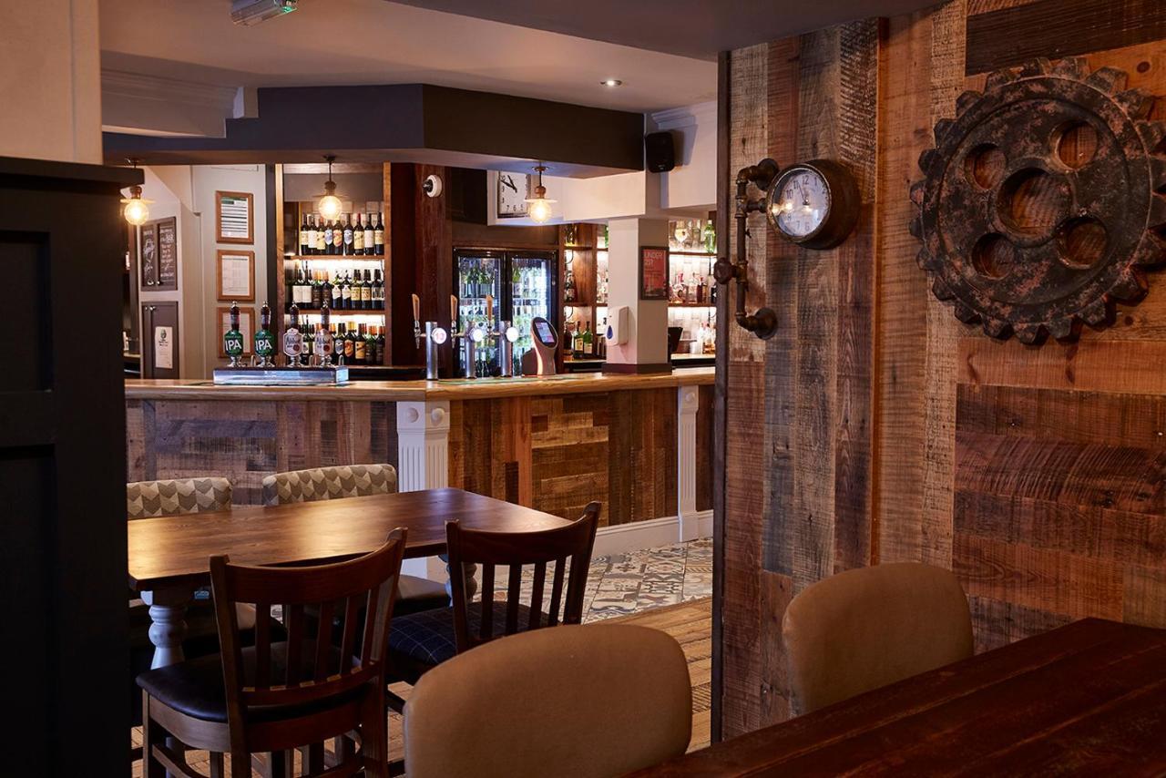 The Churchill By Greene King Inns Royal Wootton Bassett Kültér fotó