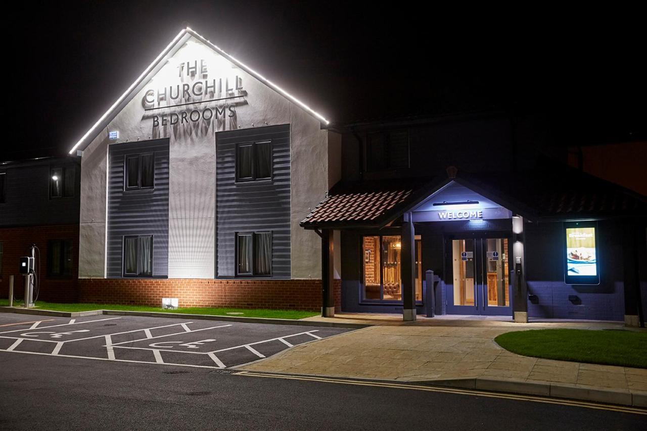 The Churchill By Greene King Inns Royal Wootton Bassett Kültér fotó